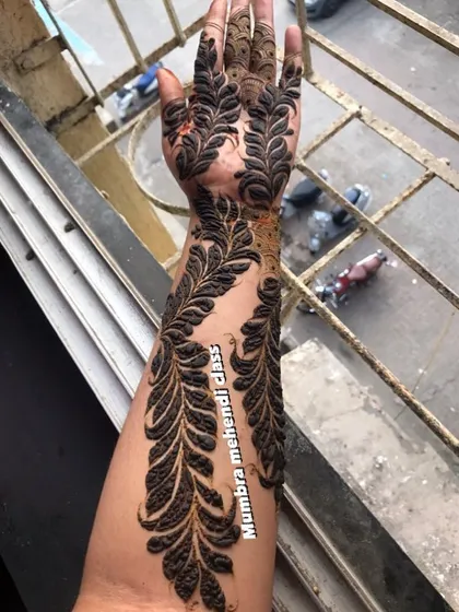 A still shot of the full-arm leaf design. It's a perfect example of a modern, artistic take on mehendi.