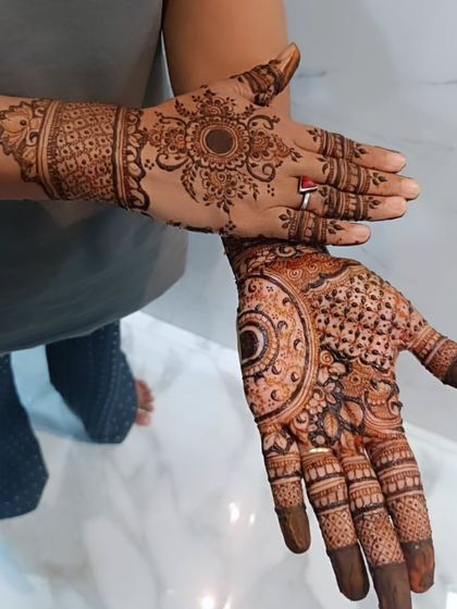 Minimalist & Party Mehendi photo 44