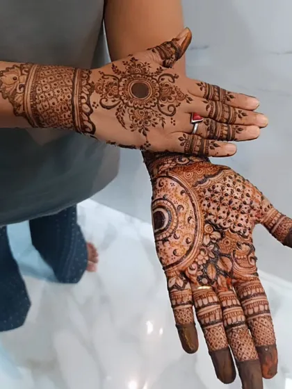 A fun, mismatched set for a party. One hand has a full, intricate design while the other has a simple mandala, showing my versatility.