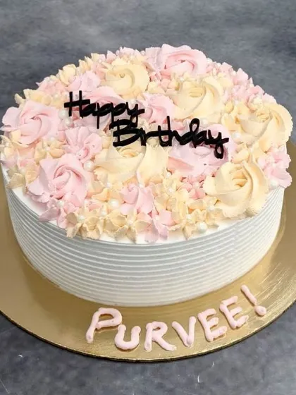 Starting the week sweet with this simple yet stunning pink and yellow cream cake. The floral piping on top adds a beautiful, soft touch.