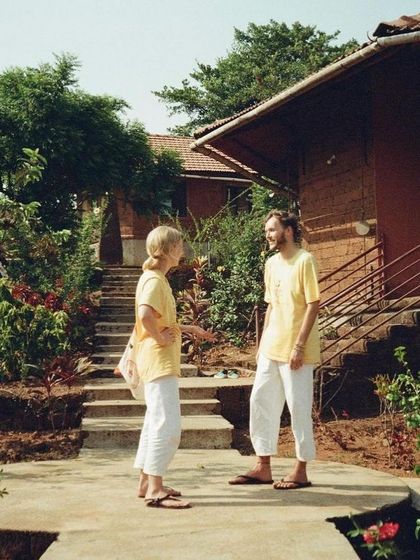 Students connect and share their experiences in the peaceful gardens of our Amboli ashram. The friendships formed here often last a lifetime.