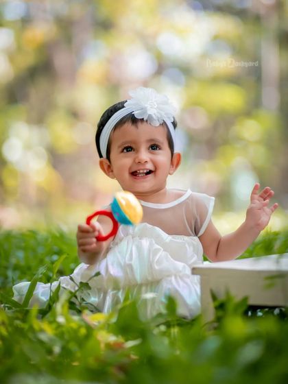 Cuteness overload. Her happy wave and bright smile are what outdoor sessions are all about.