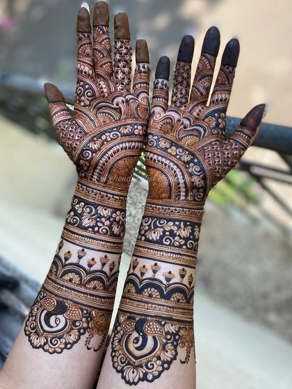Elegant Engagement Mehendi photo 21