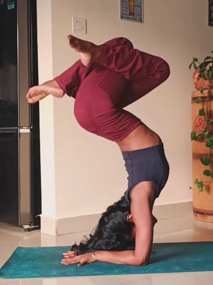 Happy Monday! Just playing with different shapes in Pincha Mayurasana.