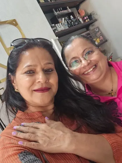 A happy selfie with a client. It's always a pleasure to connect with the wonderful women who visit my studio.