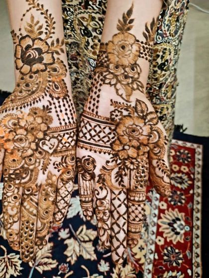 A close-up of the intricate details in this trending design.