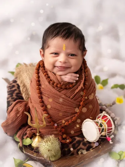 A blessed smile from our little Lord Shiva. This newborn, styled for the holy month of Shravan, gave us the most beautiful, serene expressions. I feel so blessed to capture these moments.