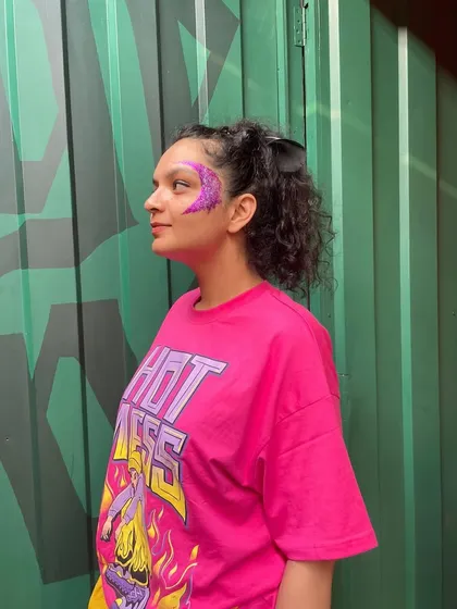 A fierce purple glitter design that sweeps up from the cheekbone. This bold, graphic style is perfect for a festival or rave.