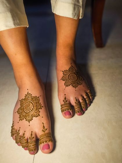 A simple and sweet mandala design for the feet, with detailed work on the toes.
