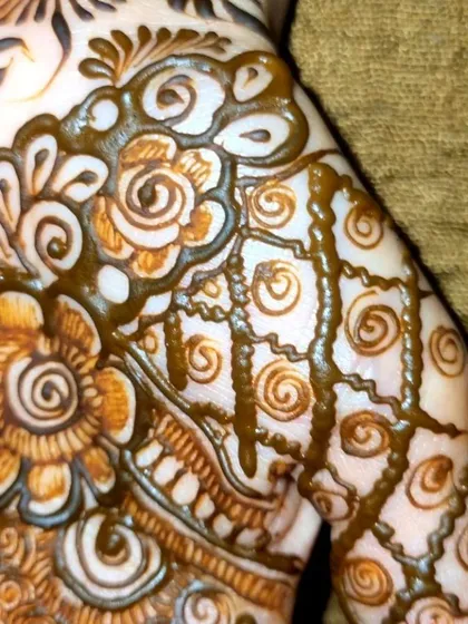 A close-up of the fresh henna paste for a guest's design. I use the same high-quality, natural paste for all my clients, whether they are the bride or a guest.