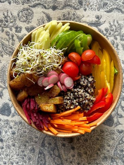 Our Moroccan Quinoa Hippie Salad Bowl is a hearty and satisfying meal. It features black quinoa, spiced pumpkin, crisp apples, and mixed vegetables, all brought together with our delicious Moroccan hummus and a pesto vinaigrette.