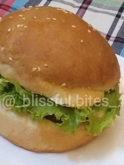 My juicy and crispy chicken zinger burger, a perfect snack.