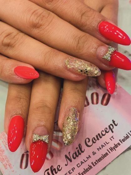 Cute and glamorous, this set features bright red almond nails with a gold glitter accent. The look is completed with adorable 3D rhinestone bows placed at the base of two nails.