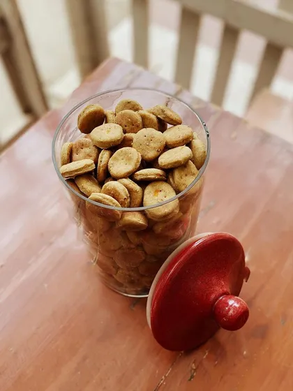 Our cookie jar is always full of crunchy, delicious treats. These are our popular chicken liver cookies, made with real ingredients and baked fresh for a healthy, satisfying snack.