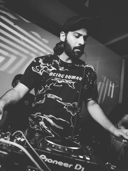 Back at Soho Delhi for a closing set. Taking over the decks after a lineup of amazing artists is always a challenge I enjoy. Expect damage.