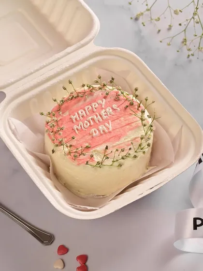 A lovely pink bento cake for Mother's Day, decorated with delicate baby's breath. It's a small cake with a big message of love.