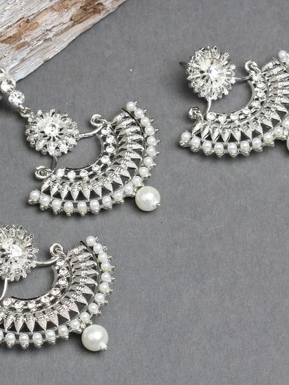 A silver-plated chandbali-style earring and maang tika set with pearls.