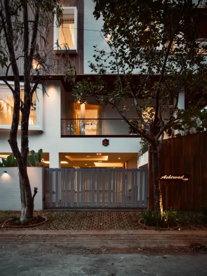 Blurring the boundaries between built space and nature, this contemporary residence harmonizes structural precision with organic warmth. Every detail is meticulously crafted to create a home that is both aesthetically striking and inherently livable.