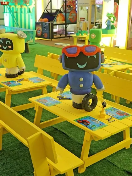The kids' dining area at the Gecko's Garage party. The tables were decorated with character centrepieces, making mealtime fun and on-theme.