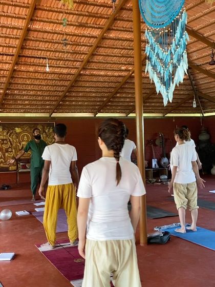 This is a duplicate of image 121. I am addressing the class, sharing insights and instructions to guide their practice.