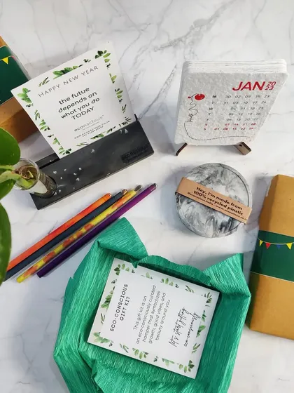 Imagine gifting something that truly reflects your values. Our eco-conscious New Year gift kit is a complete set of sustainable goodies, including a plantable calendar, recycled paper pencils, and our unique recycled plastic decor, all packed without any plastic.