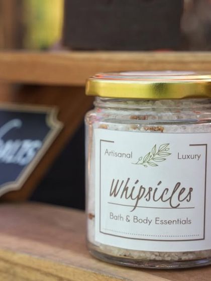 Our bath salts, a blend of Epsom salt, Himalayan pink salt, and Dead Sea salt, infused with soothing essential oils. Perfect for detoxifying and unwinding.