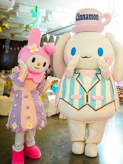 Guests get to meet and greet with My Melody and Cinnamoroll mascots at this adorable Hello Kitty themed party.