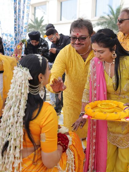 A moment during the Haldi rituals. My hair is adorned with beautiful mogra flowers, a traditional and fragrant accessory that perfectly complements the yellow saree and silver jewelry.