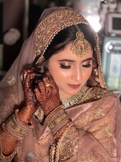 Soft & Ethereal: Pastel, White & Gold Looks photo 88