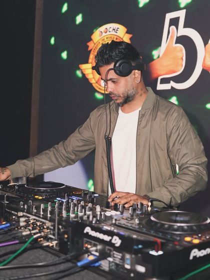 Shawn - Event DJ & VJ Services Electrifying Club Nights photo 9