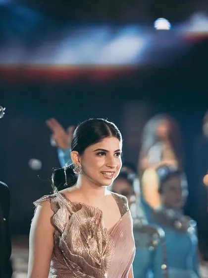 A close-up of the couple during the cocktail night. The bride's makeup is polished and elegant, with a focus on defined eyes and a flawless complexion.