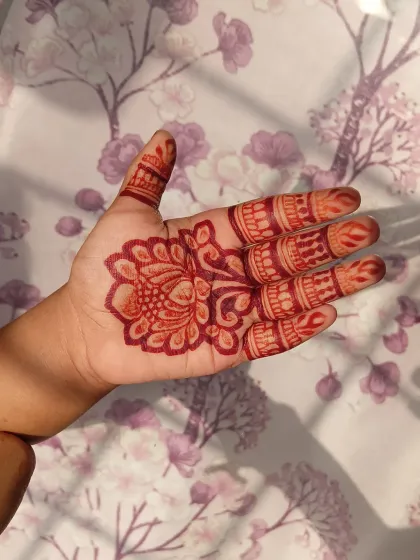 The final, beautiful dark stain of the lotus design.