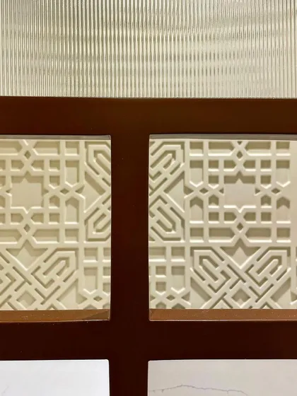 A close-up of the details on the mandir door. We combined fluted glass with a wooden frame and a delicate CNC-cut jali panel, adding layers of texture and craftsmanship.