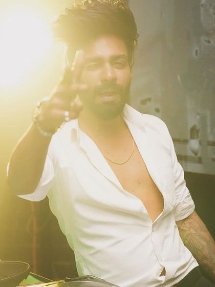 Another pose from the Freq Club set.