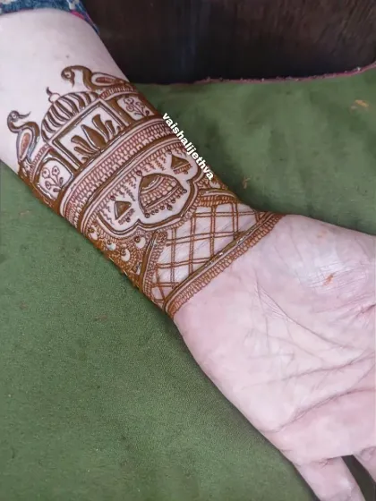 The arm band developing further with more intricate details. The addition of checks and peacock motifs makes the design richer.