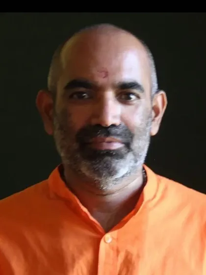 A portrait of Swami Tattvarupananda, a respected teacher who offers online classes on texts like the Hatha Yoga Pradipika and the Bhagavad Gita through our associated Gurukulam.