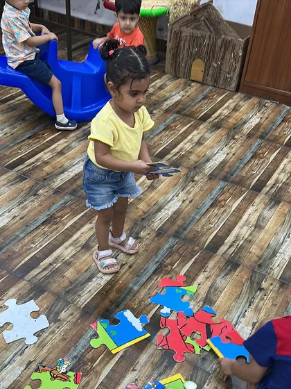 This little one is carefully sorting through the puzzle pieces. Activities that follow a story reading help reinforce the themes and characters, making the experience more memorable.