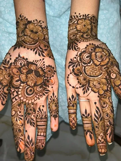 A bold and beautiful floral design with dark, filled-in leaves that make the flowers pop.