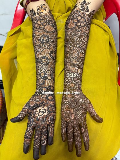 This design includes the wedding date '04.11.25' and the name 'Nida' in Arabic script.