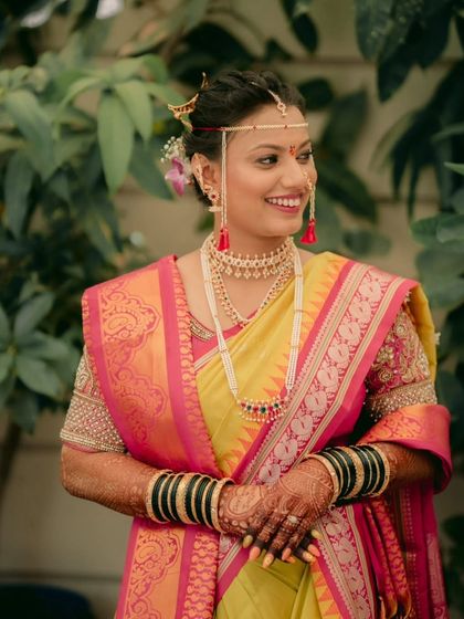 Unique caption for media id 144 describing the specific jewellery and look.