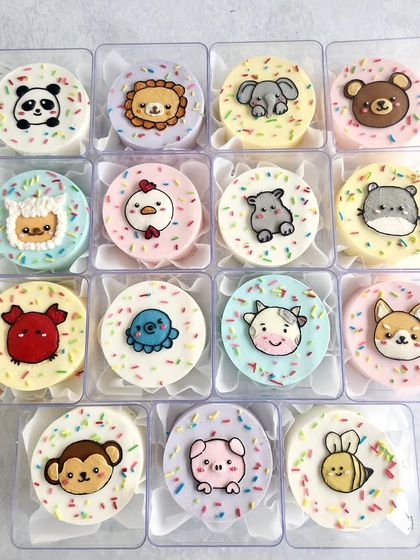 A weekend collection of animal-themed mini bento cakes, with 15 different cute critters.
