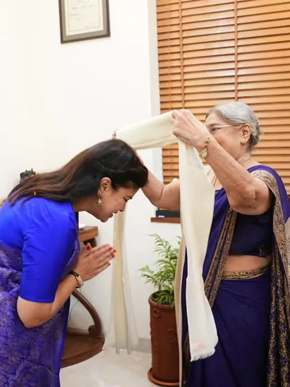 We believe in preserving tradition with warmth and respect. Here, I am honoring Smt. Poonam Mahajan ji during her visit, reflecting the "ghar jaisa" atmosphere of humility and grace that we nurture at the institute.