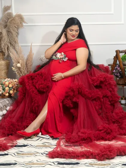 Seated and confident, this mama-to-be looks powerful and beautiful in her red gown. The red heels are the perfect finishing touch.