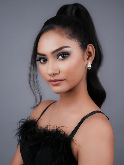 A classic blue smokey eye, perfectly executed by a student. This is a testament to the hands-on training and personal feedback they receive.