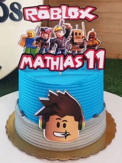A single-tier Roblox cake, perfect for a smaller party. It features the game's logo and characters, bringing the virtual world to the celebration.