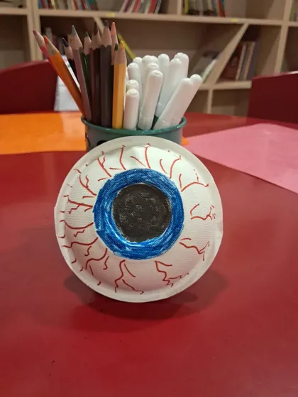 An engaging session to understand the importance of our eyes. The children created models of eyeballs and learned about eye care.