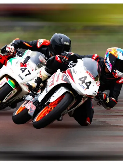 An intense moment of wheel-to-wheel racing between our chief instructor Anish Shetty and another competitor in the Pro-Stock category.