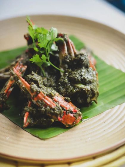 Another angle of the delicious green crab masala, a dish that is as flavorful as it is visually striking.