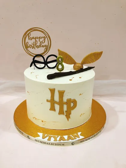 Expecto Patronum! We conjured up this magical Harry Potter themed cake, complete with the golden snitch, a wand, and Harry's iconic glasses. It's the perfect centerpiece for any Potterhead's birthday celebration.