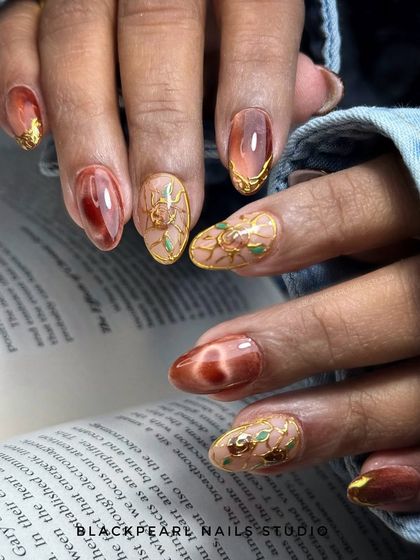 An intricate design featuring a silk brown cat eye shimmer, isolated chrome accents, and delicate hand-painted cat eye flowers. This set combines multiple advanced techniques for a luxurious, earthy, and elegant result.